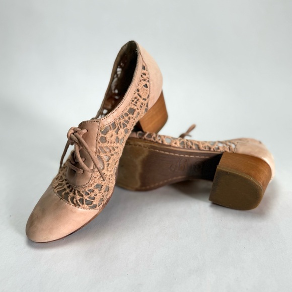 Anthropologie Latigo “Mystique”Blush Lace Oxford Heels - Picture 2 of 5